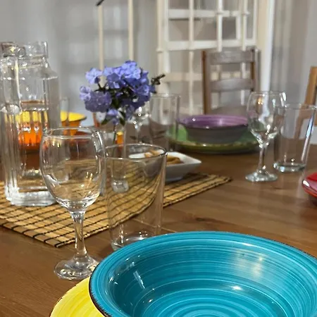 Βίλα Lovely 10-bed With Private Pool & Garden