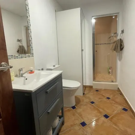 Lovely 10-bed With Private Pool & Garden Βίλα