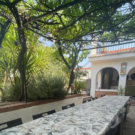 Lovely 10-bed With Private Pool & Garden Βίλα *